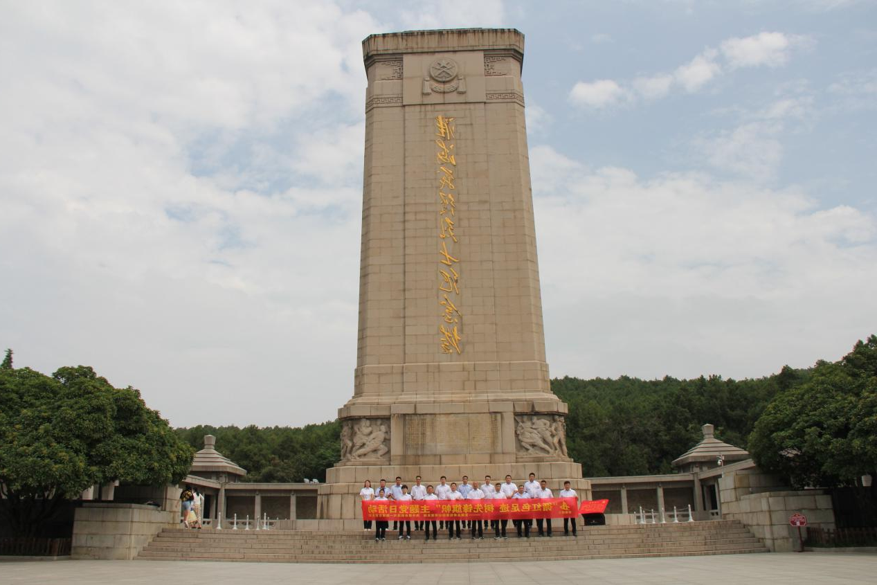 澳门美高梅赌场溪河一期安置房项目党支部与安建总承包第四公司党支部联合举办党日活动